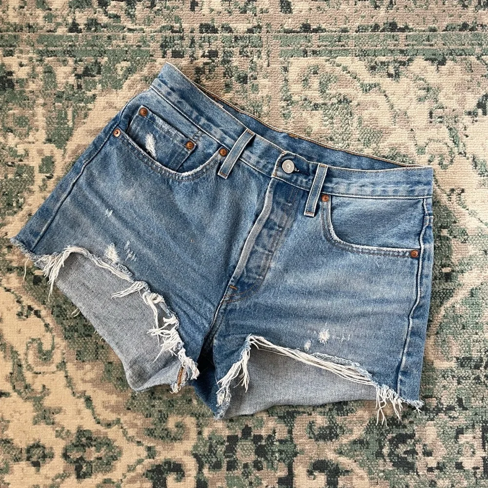 Levi’s 501 Levi Strauss Cut Off Button Fly Blue Jean Denim Shorts Distressed - Picture 6 of 14
